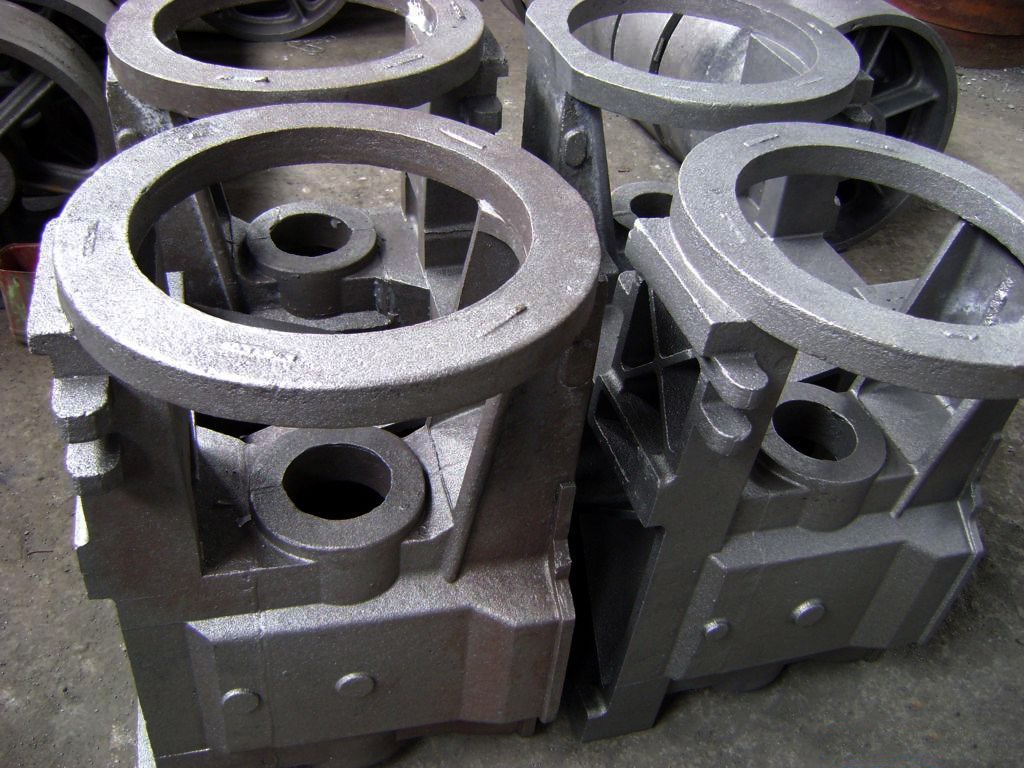 How to set up an internal gate and design a pouring system for ductile iron small castings with multiple hot spots to ensure quality and improve yield?